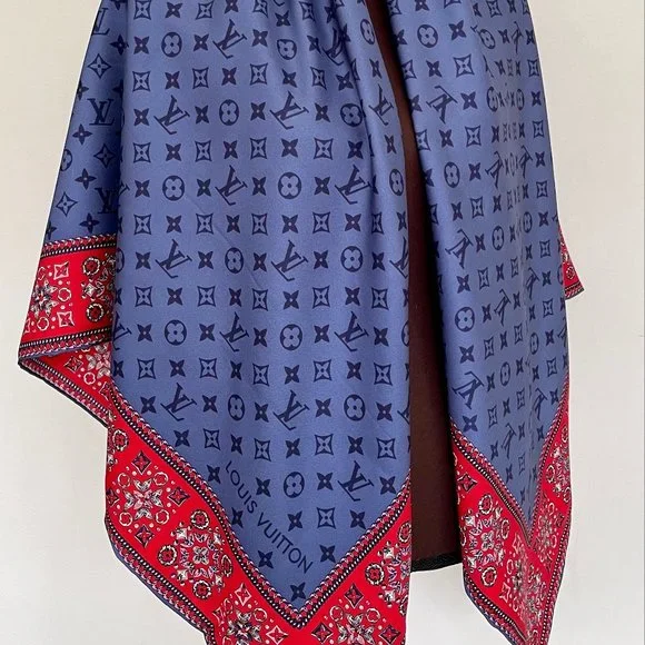 New Louis Vuitton Wrap Monogram Blue Silk Scarf - Picture 2 of 16